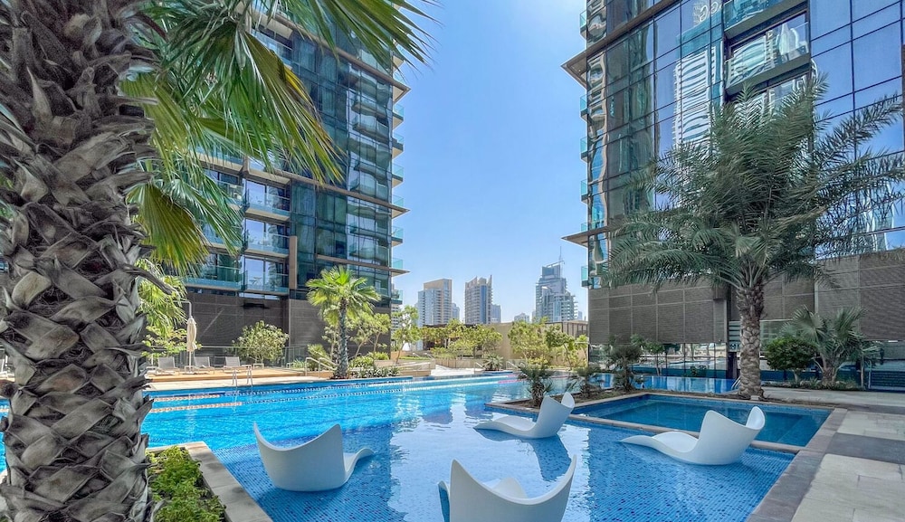 LUX The Marina Gate Sea View Suite