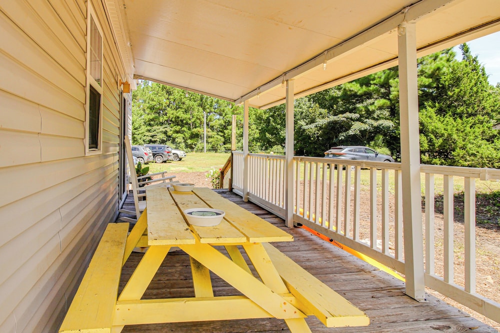 3 Mi to Icw: Coastal Carolina Home w/ Pool Access
