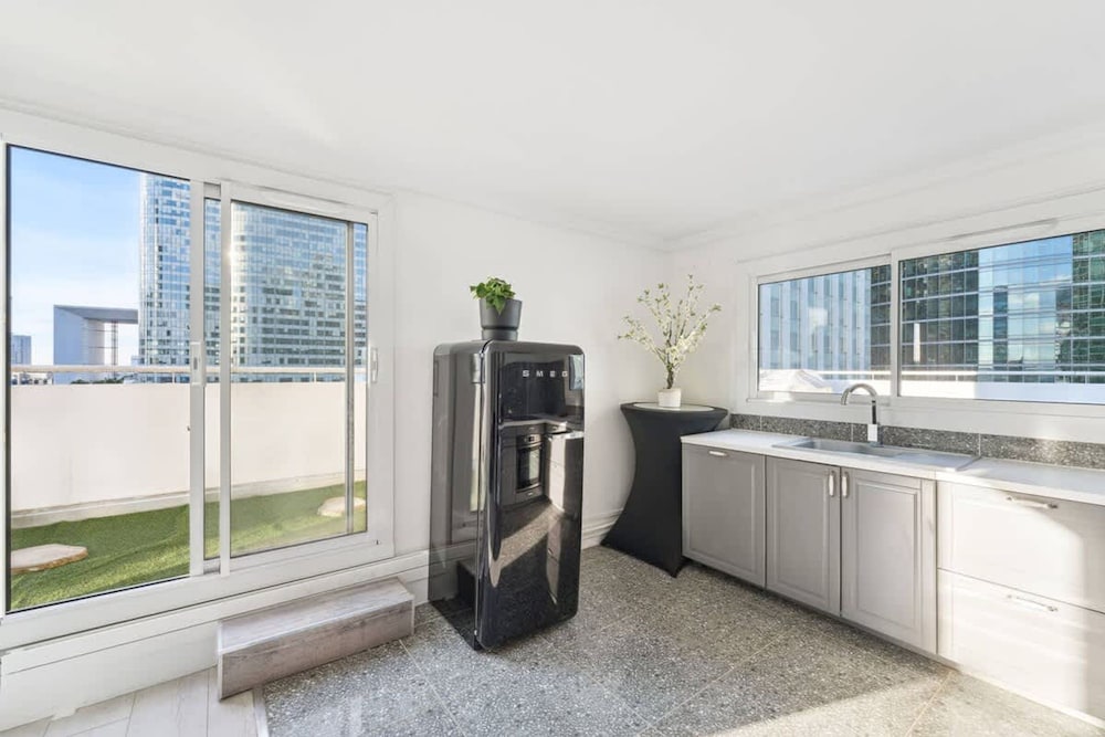 Exceptional Terrace apt - La D Fense - Bail Mob