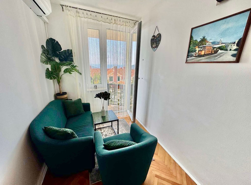 Charming Apartment With Terrace and Old Town View