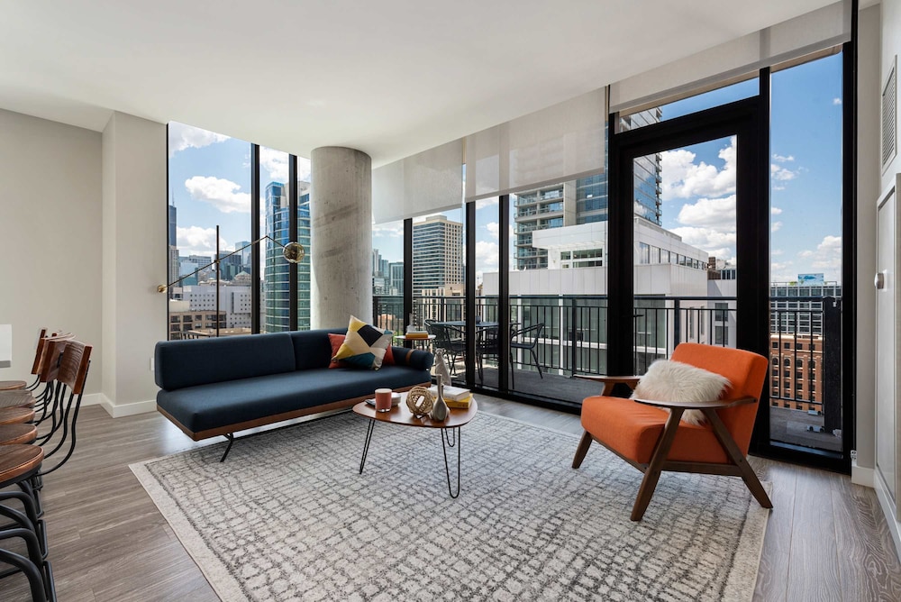 Exclusive Gold Coast 2BR Balcony Walkable