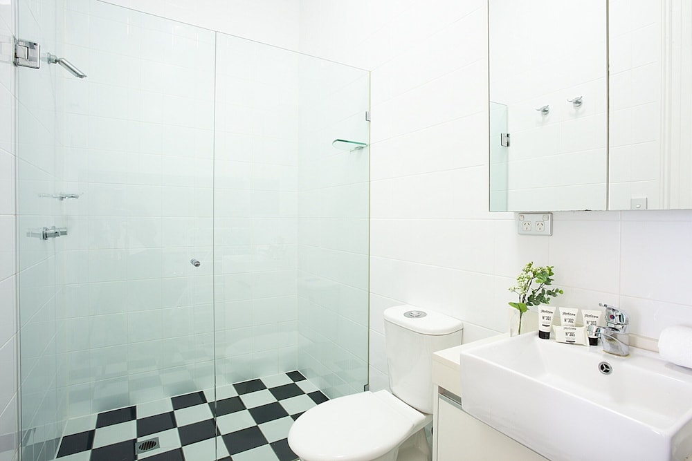 Spacious Studio With Balcony in Inner-city Glebe