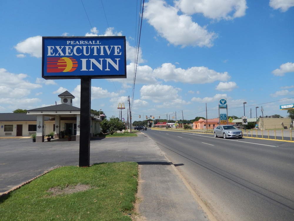 Pearsall Executive Inn