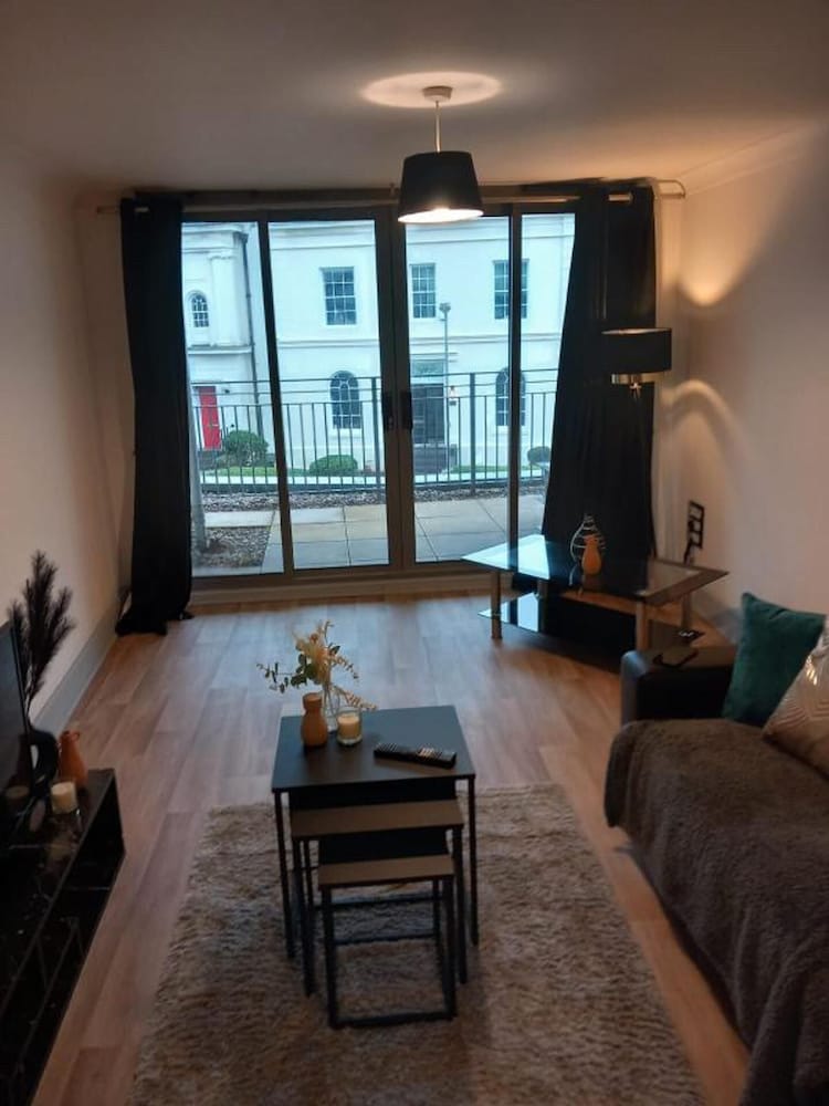 Balcony one Bedroom Broad Street ap view 5