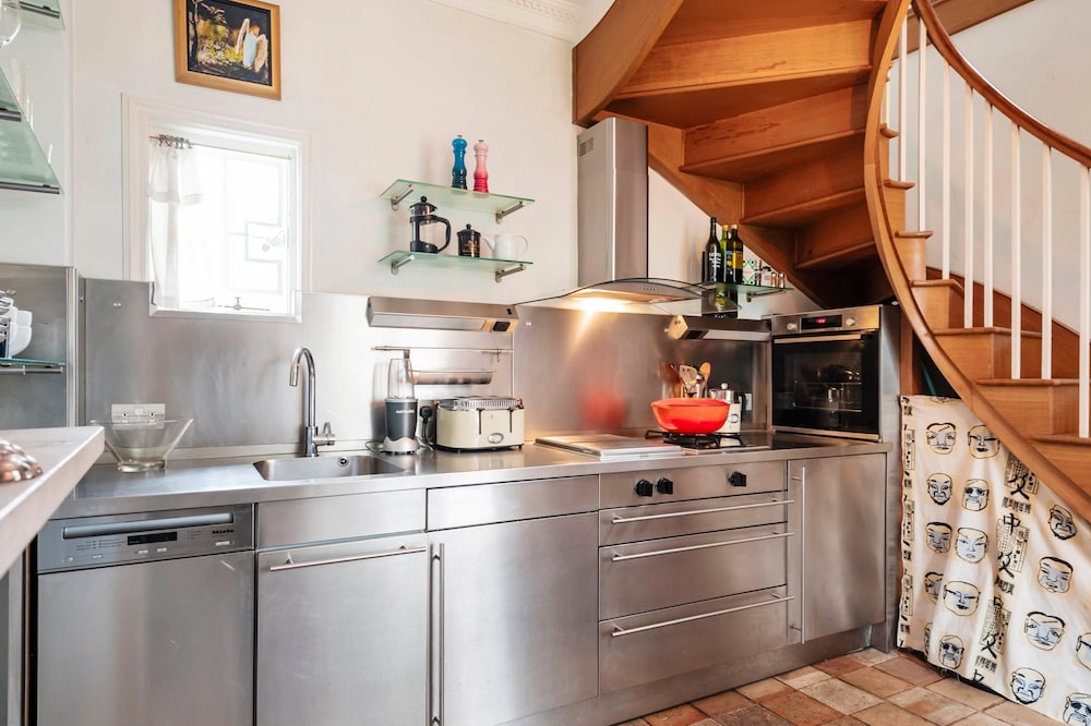 The Kensington Gatehouse - by Out of Office Lifestyle