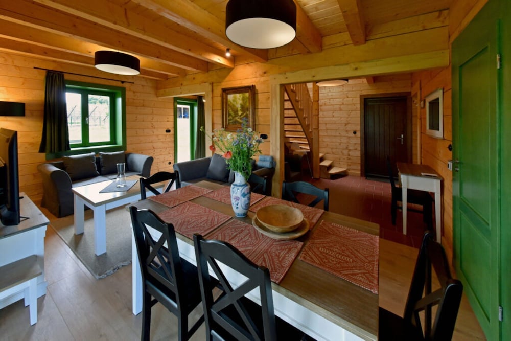 Comfortable Holiday Homes Right on the Lake