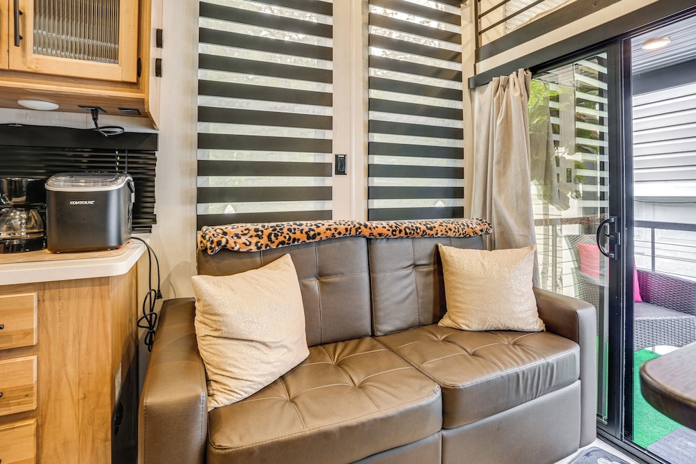 10 Mi to Leesylvania & River: Sleek Mobile Home
