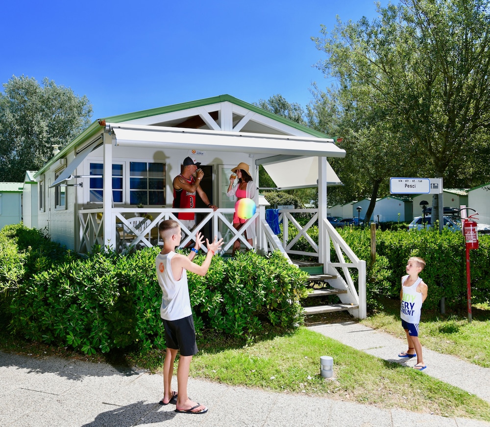 Isamar Holiday Village