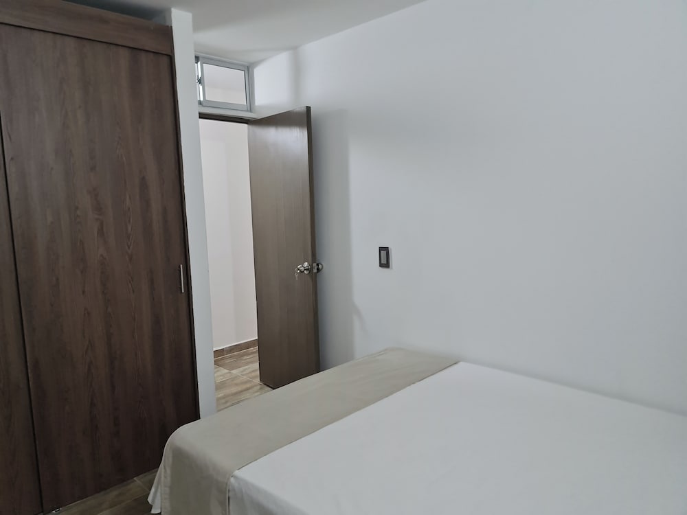 RG33 ApartaSuites