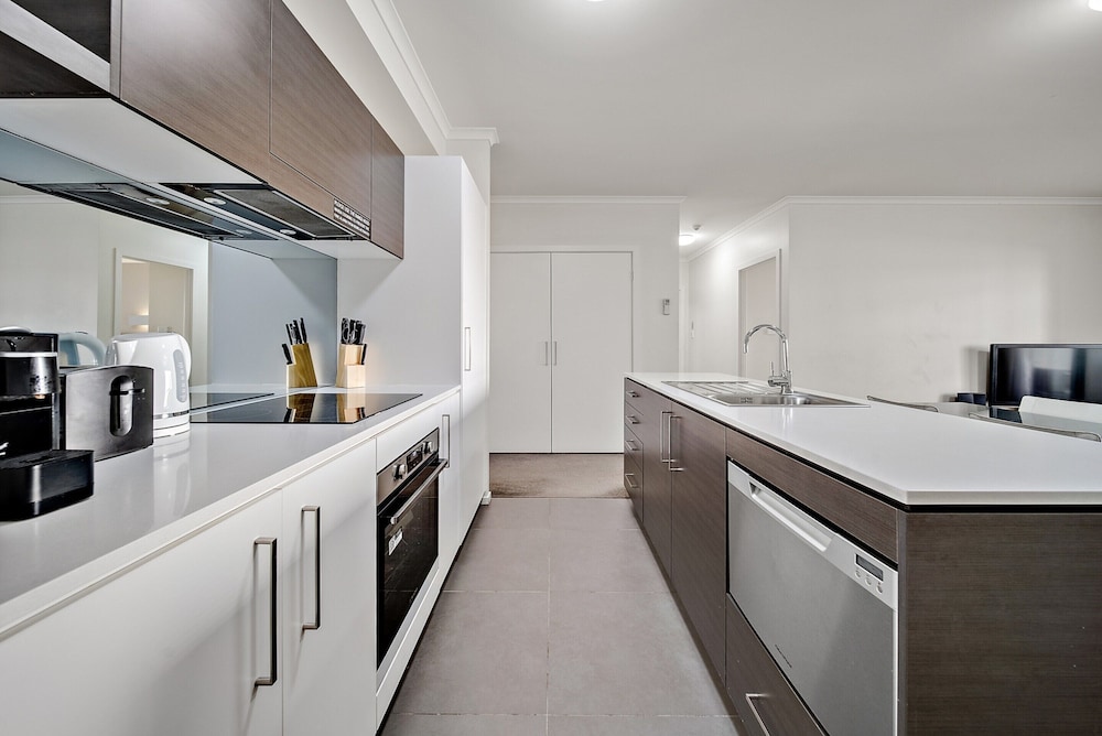 Comfy 2-bed Near the Lake With Secure Parking