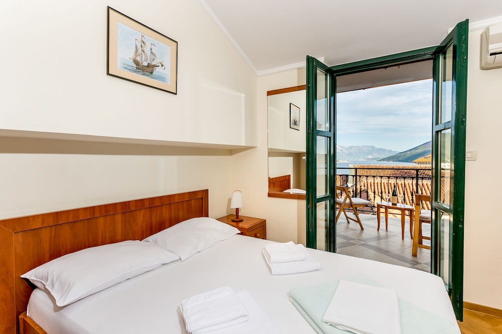Villa Stari Grad view 2