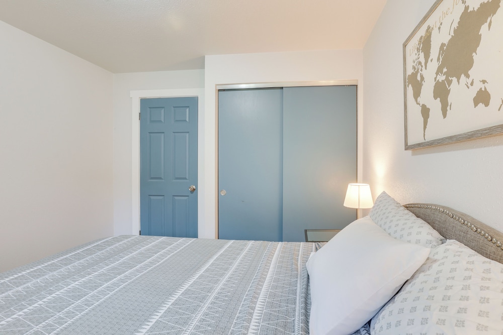 7 Mi to Dtwn: Pet-friendly Abode in Seattle!