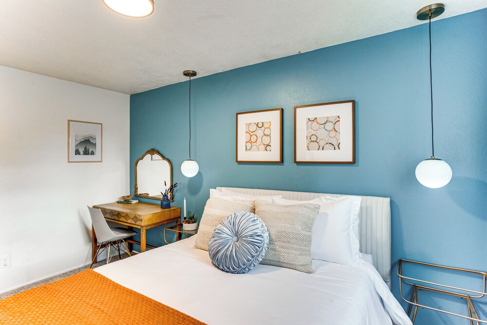 Vibrant Tacoma Retreat, Near Point Defiance Park! view 5