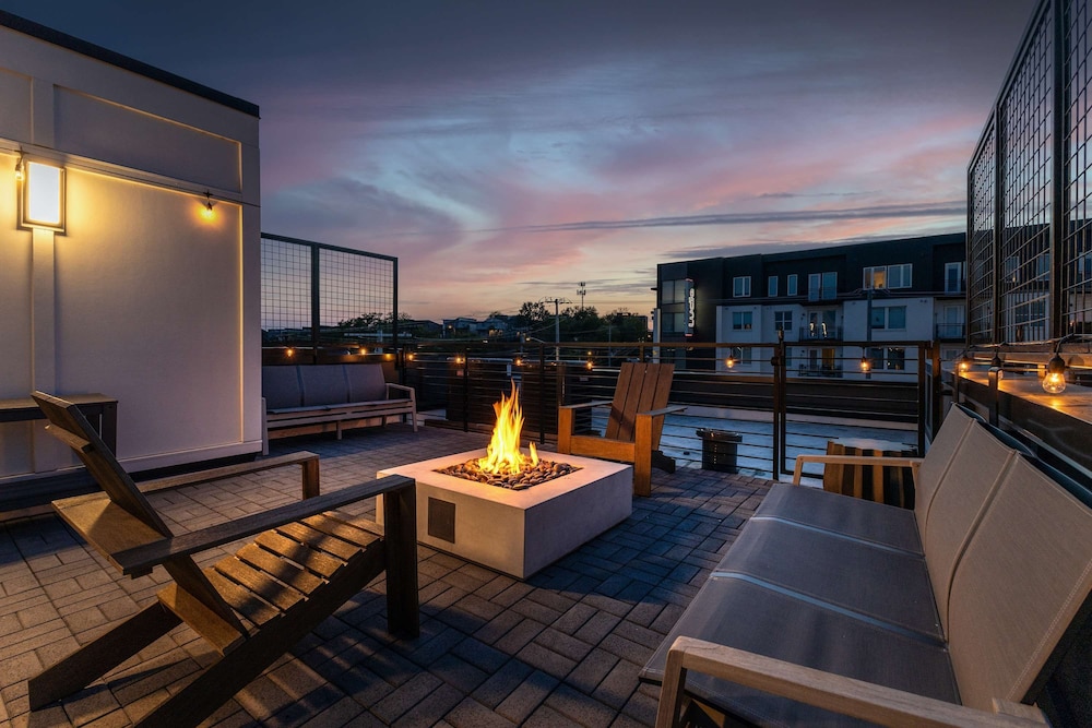 Rooftop Fire Pit Skyline Views Near Broadway
