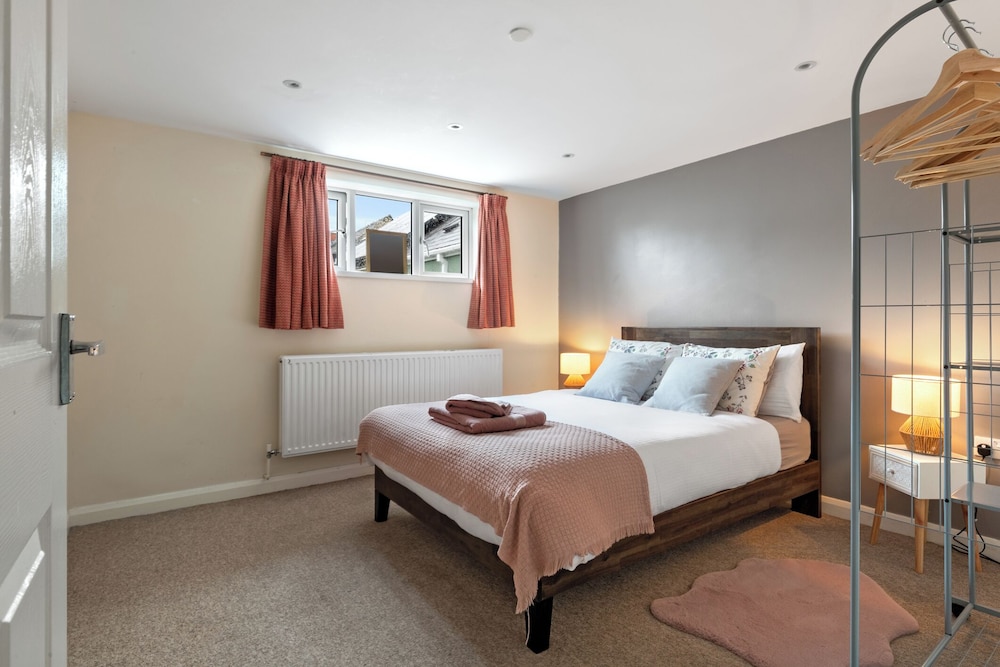 Charming 3-bed Apartment in Haverfordwest view 3