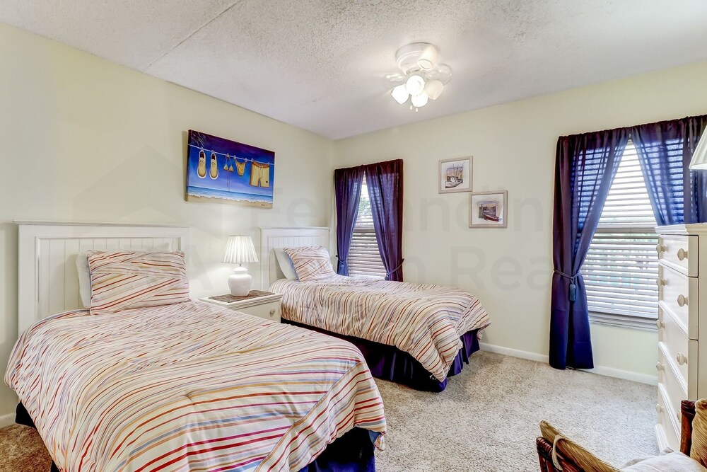 303 Atlantis 2 Bedroom Condo by RedAwning view 5