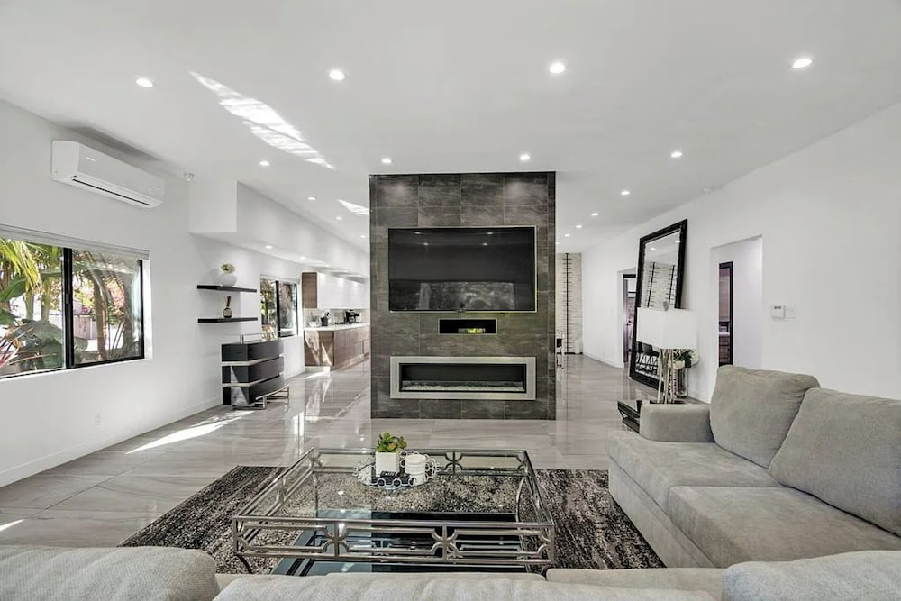 Mansfield Modern - Ultimate Entertainers Oasis With Guest House