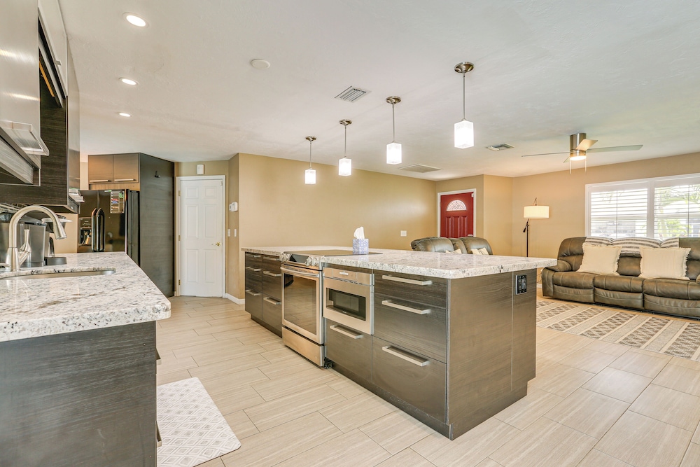 Private Pool & Spacious Yard: Cape Coral Getaway