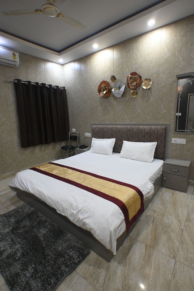 sandhya paying guest house