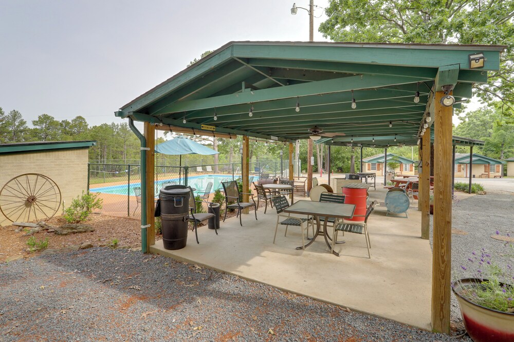 Boat, Swim & Hike: Cottage Near Greers Ferry Lake!