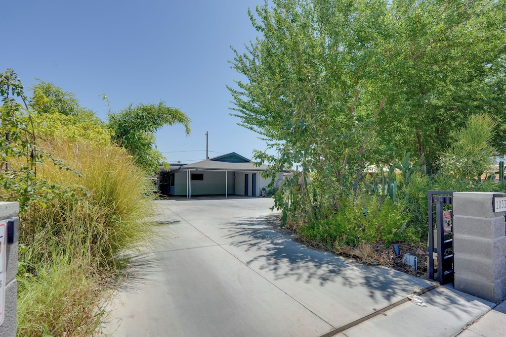 3 Mi to Dtwn Phoenix: Apt w/ Shared Patio