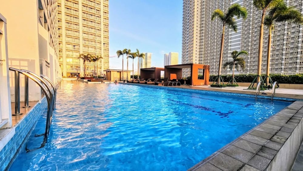 Breeze Residences Condos