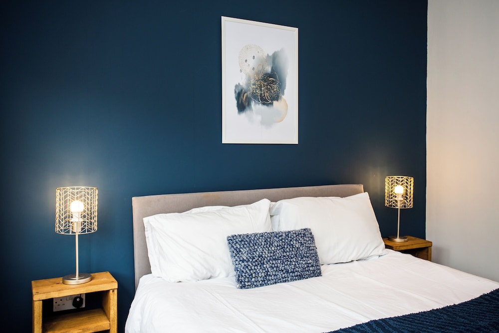 Spacious 5 Bed House Newcastle Gateshead view 5