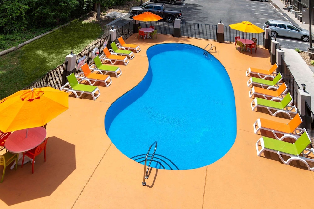 Super 8 by Wyndham Pigeon Forge Dollywood Lane - Property Image 12