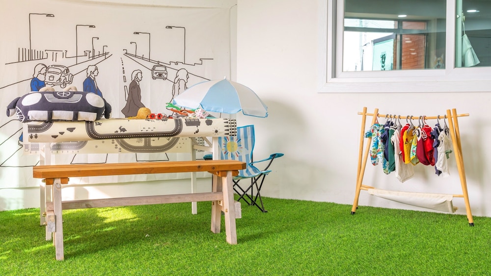 Pocheo Welcome Paw and Meow Pet Pension