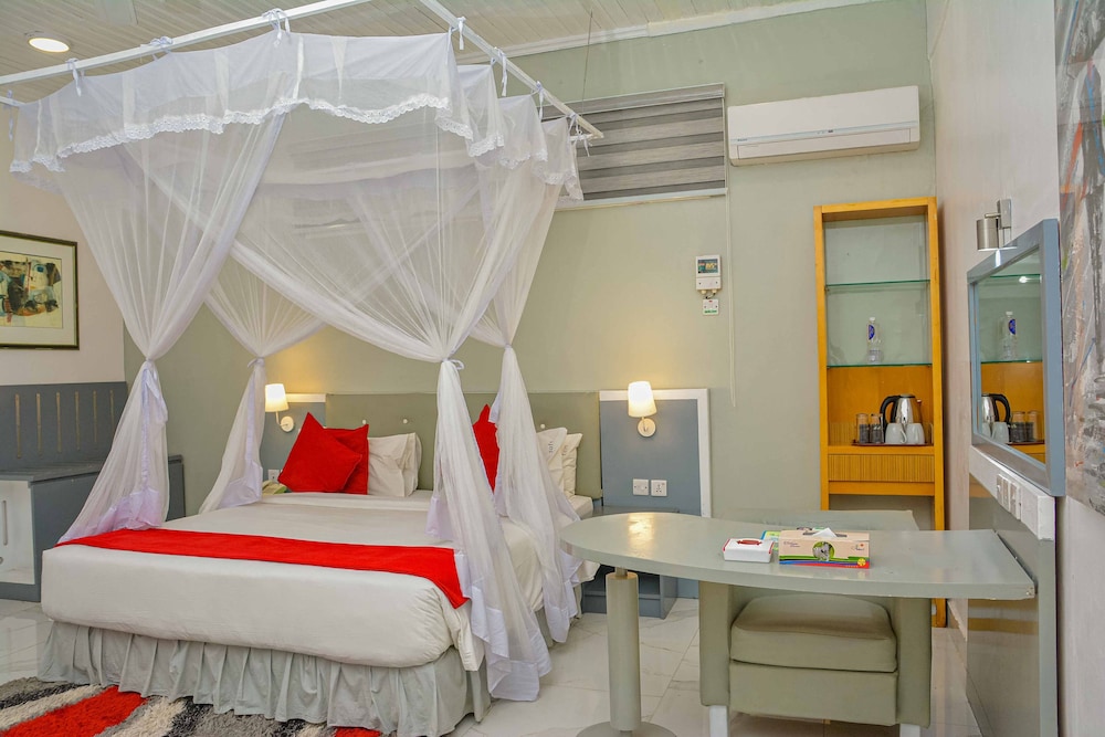 Best Western Jangwani Sea Breeze Hotel