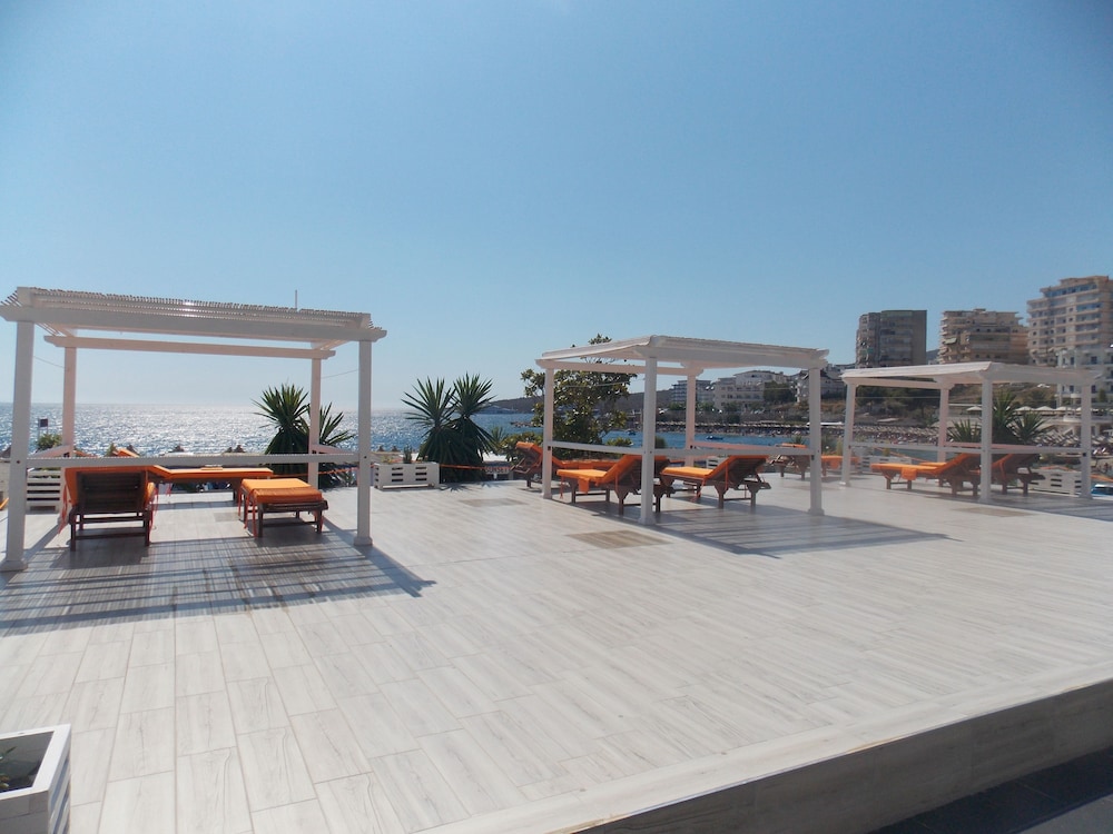 Santa Paola Hotel - In Sarandë (Kodrra)