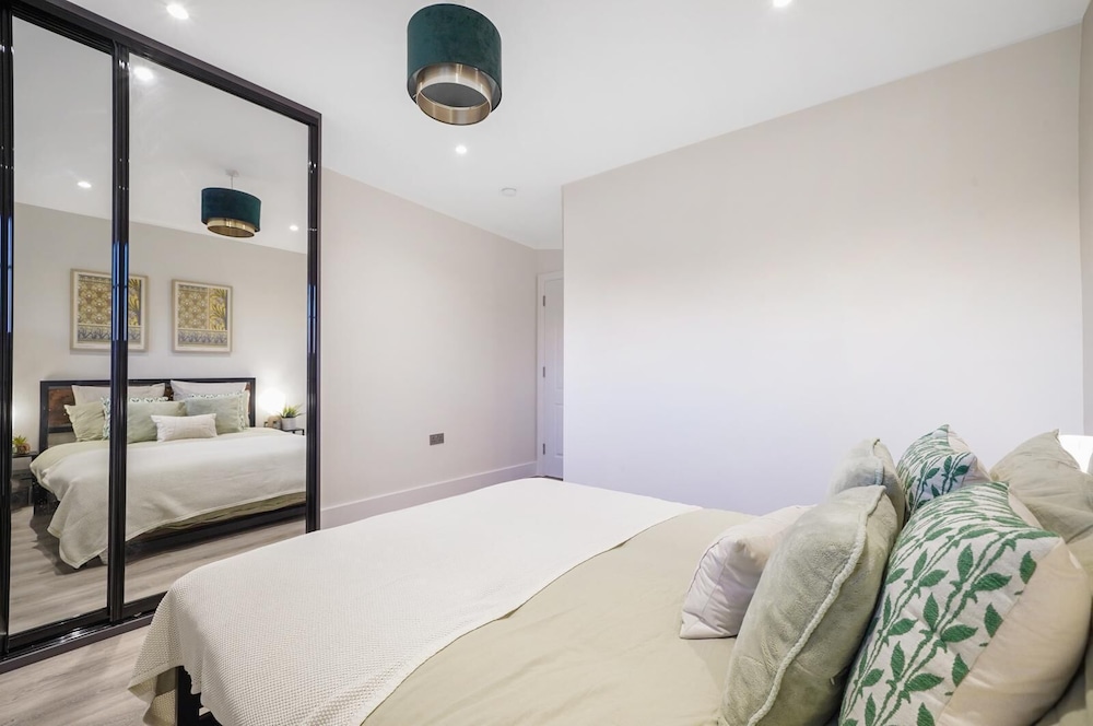 105B Beechwood Grove Flat
