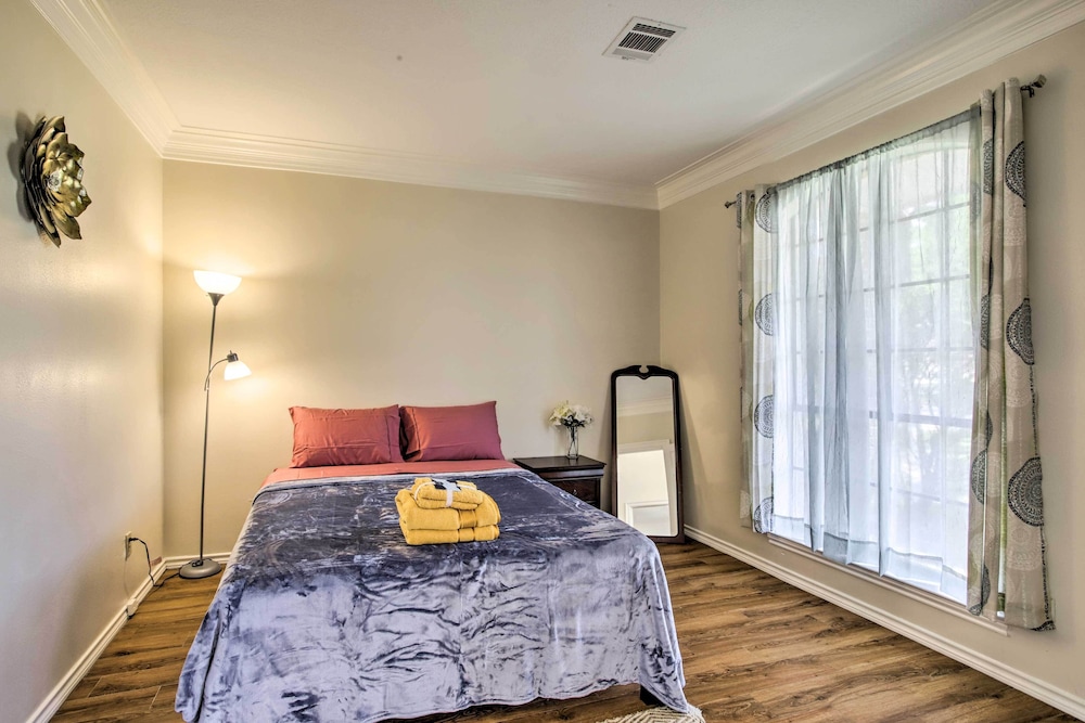 Spacious Houston Getaway ~ 23 Mi to Downtown! view 2