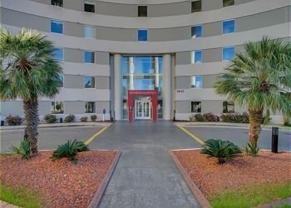 NORTH HAMPTON 1105 3 BEDROOM 3 BATH OCEAN VIEW Condo by RedAwning