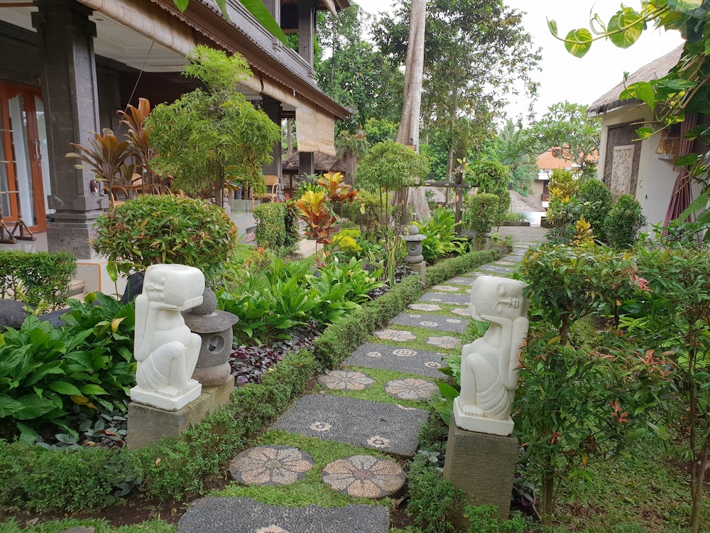 Liyer House