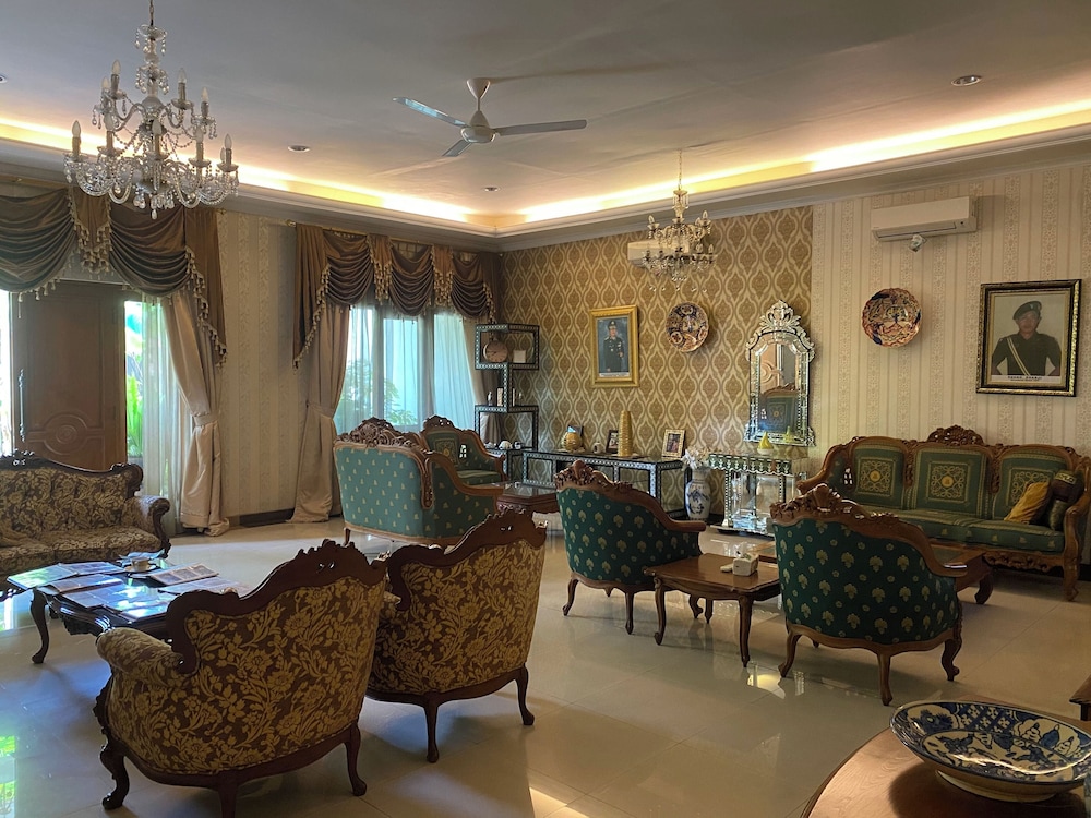 Aldeoz Villa Ndalem Marwatan Solo