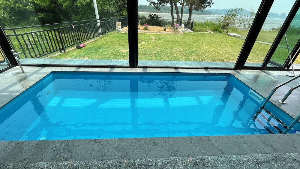 Sea & You pool villa pension