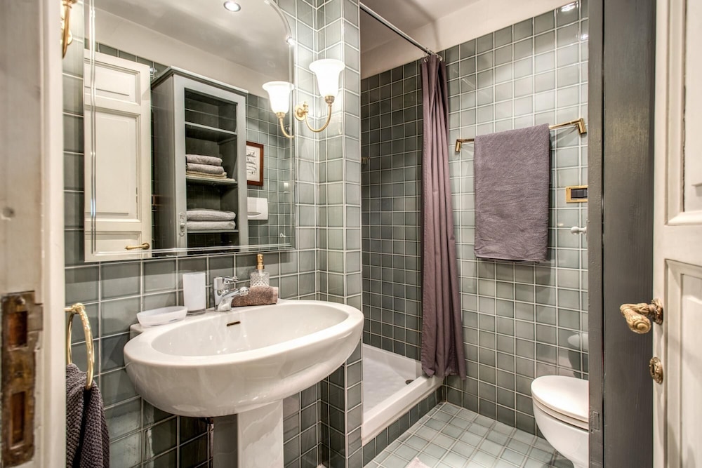 Wonderful Apartment With Balcony in Piazza Margana