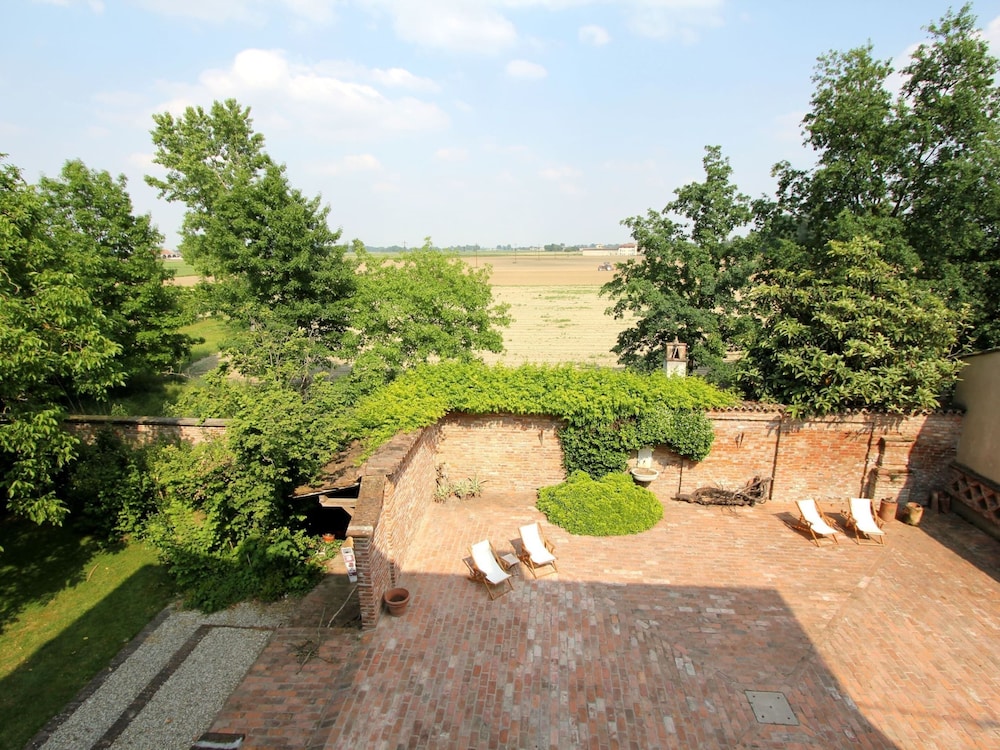 Apartment Near River Po and Cremona view 3