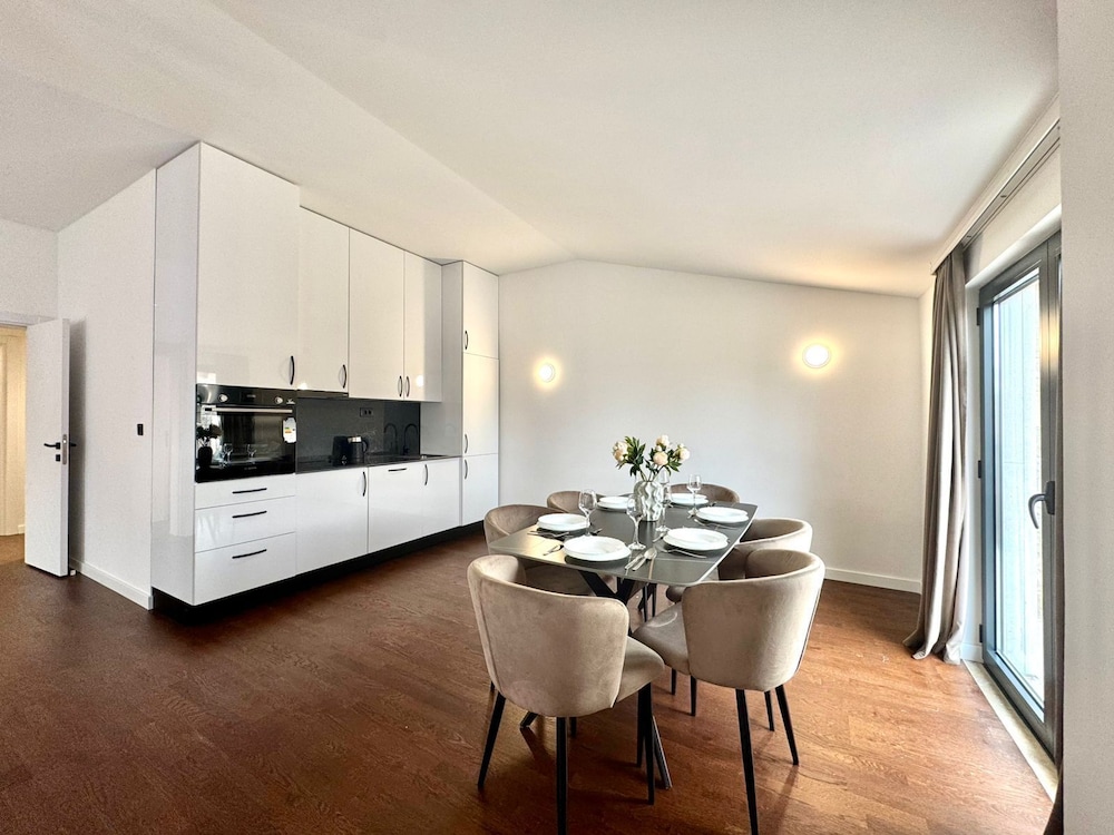 Sunny Bay Apartments