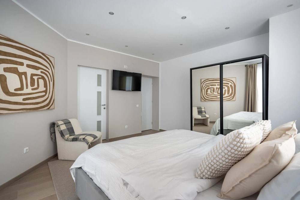 Grand 3BR Near Athenaeum Calea Victoriei