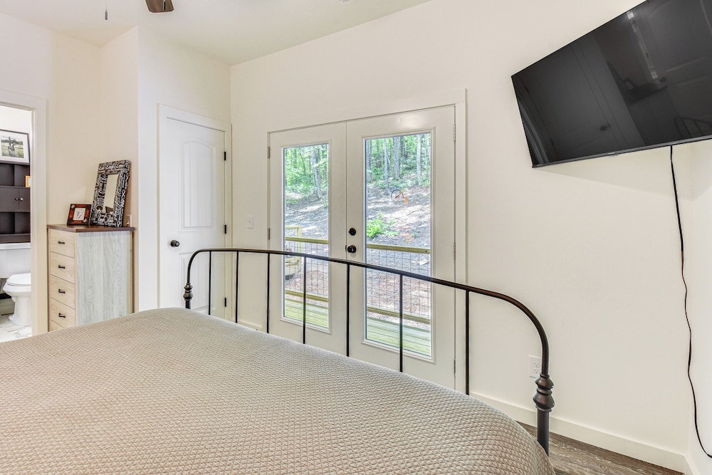 Golf Access & Furnished Deck: Cabin in Clayton