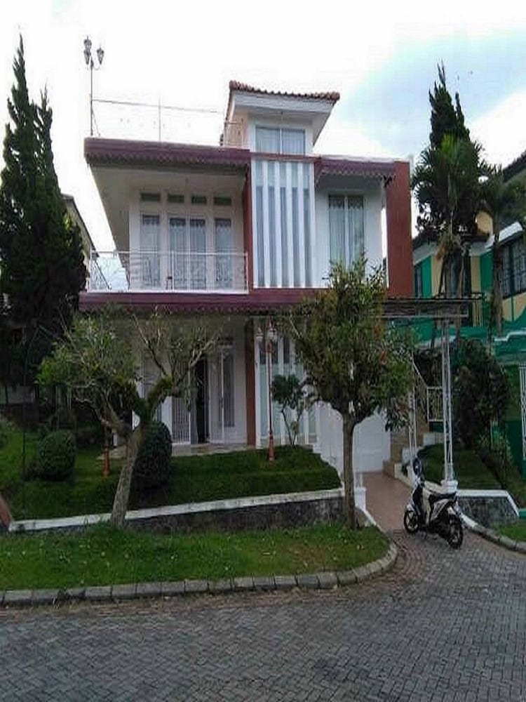 Villa Kota Bunga Sakura
