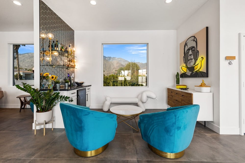 The Lighthouse- Monthly 4 bd 4 bth Pool Spa