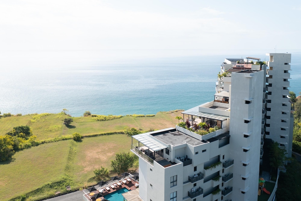 Ourfriends Condo by Acomodo