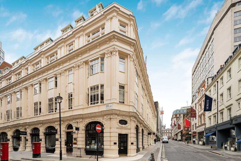 Luxury 3BR Mayfair Apartment Near Green Park