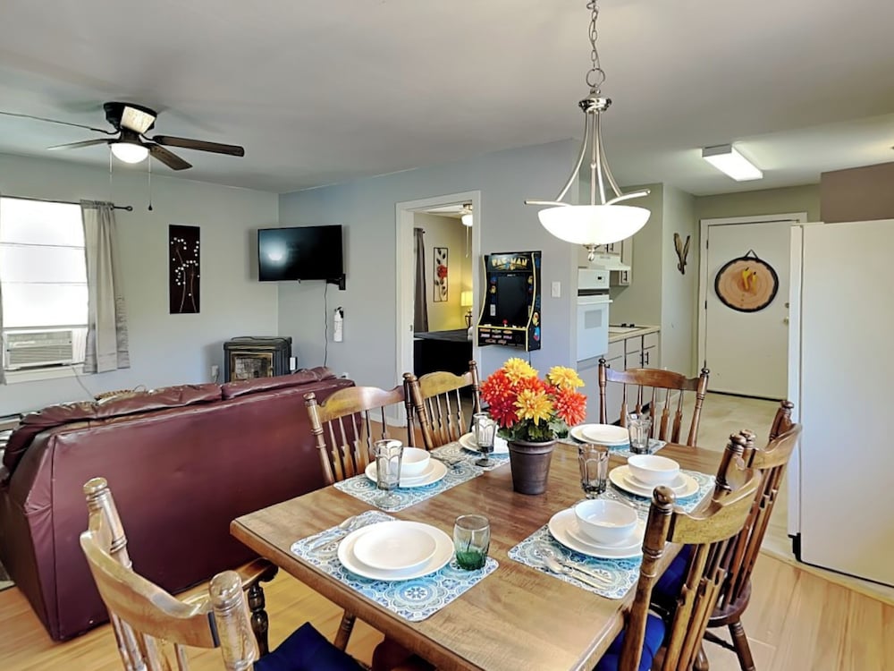 Knotty Pines Cabin by Ruidoso Vacation Rentals