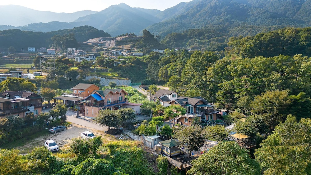 Namyangju Haimom Family Pension Black view 5