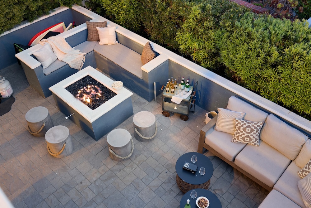 Mission Point 1 by Avantstay San Diego Beach House w/ Huge Patio & Fire Pit Walk to Beach! view 4