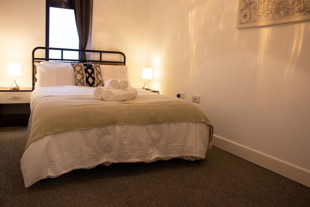 Livestay - 2 Bed 2 Bath Minutes From Heathrow view 5